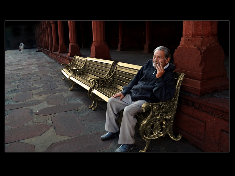 214 - WHEN GUIDE IS MODEL - BASU MALAY - india.jpg